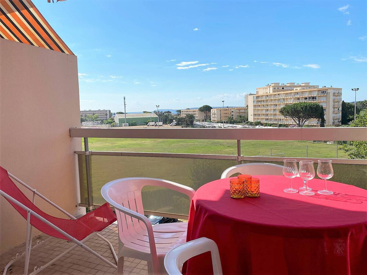 Studio Le Lavandou, terrasse Sud-Est, parking et vue mer - Photo 1