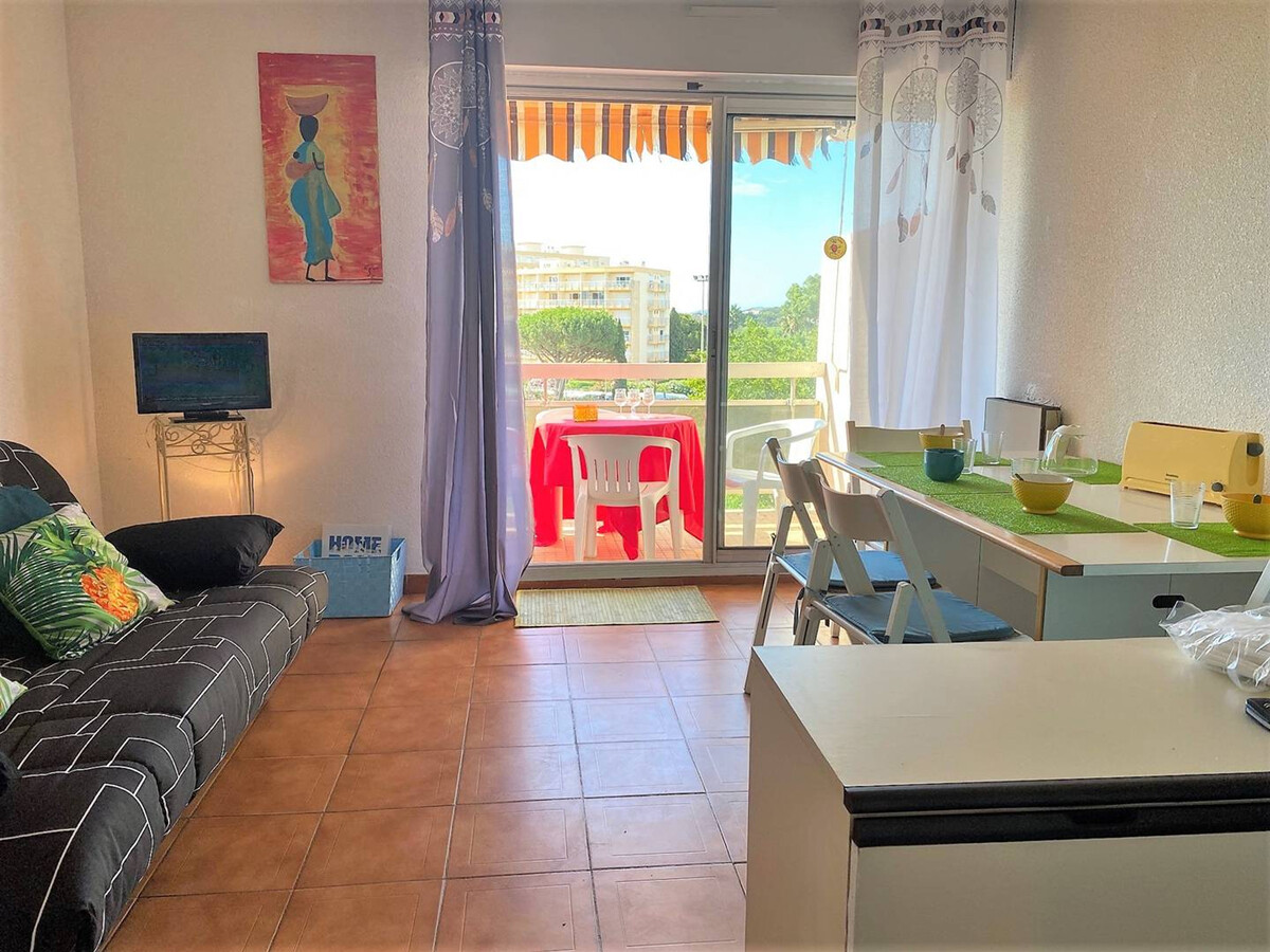 Studio Le Lavandou, terrasse Sud-Est, parking et vue mer - Photo 4