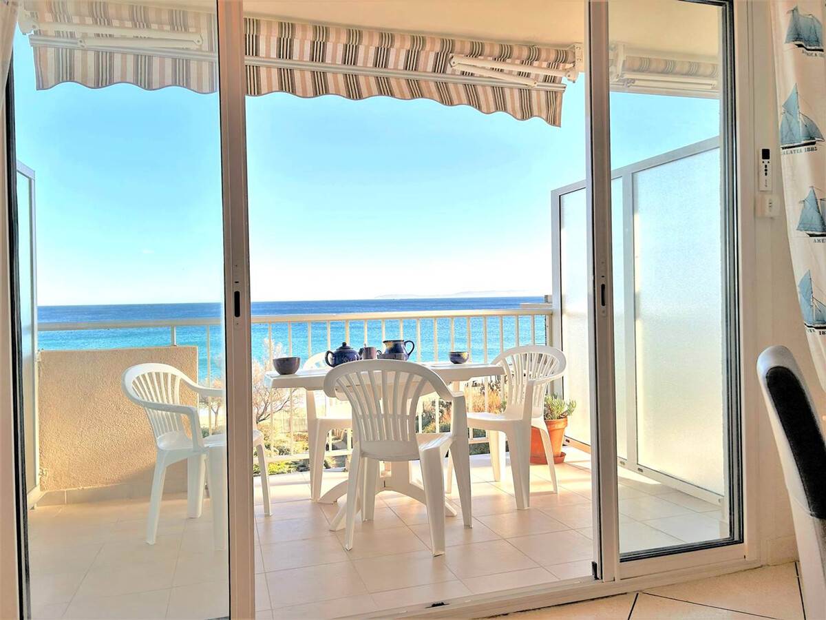 Studio au Lavandou, terrasse vue mer panoramique - Photo 2