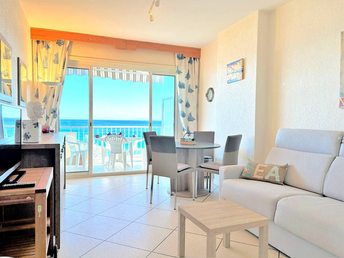Studio au Lavandou, terrasse vue mer panoramique - Photo 3
