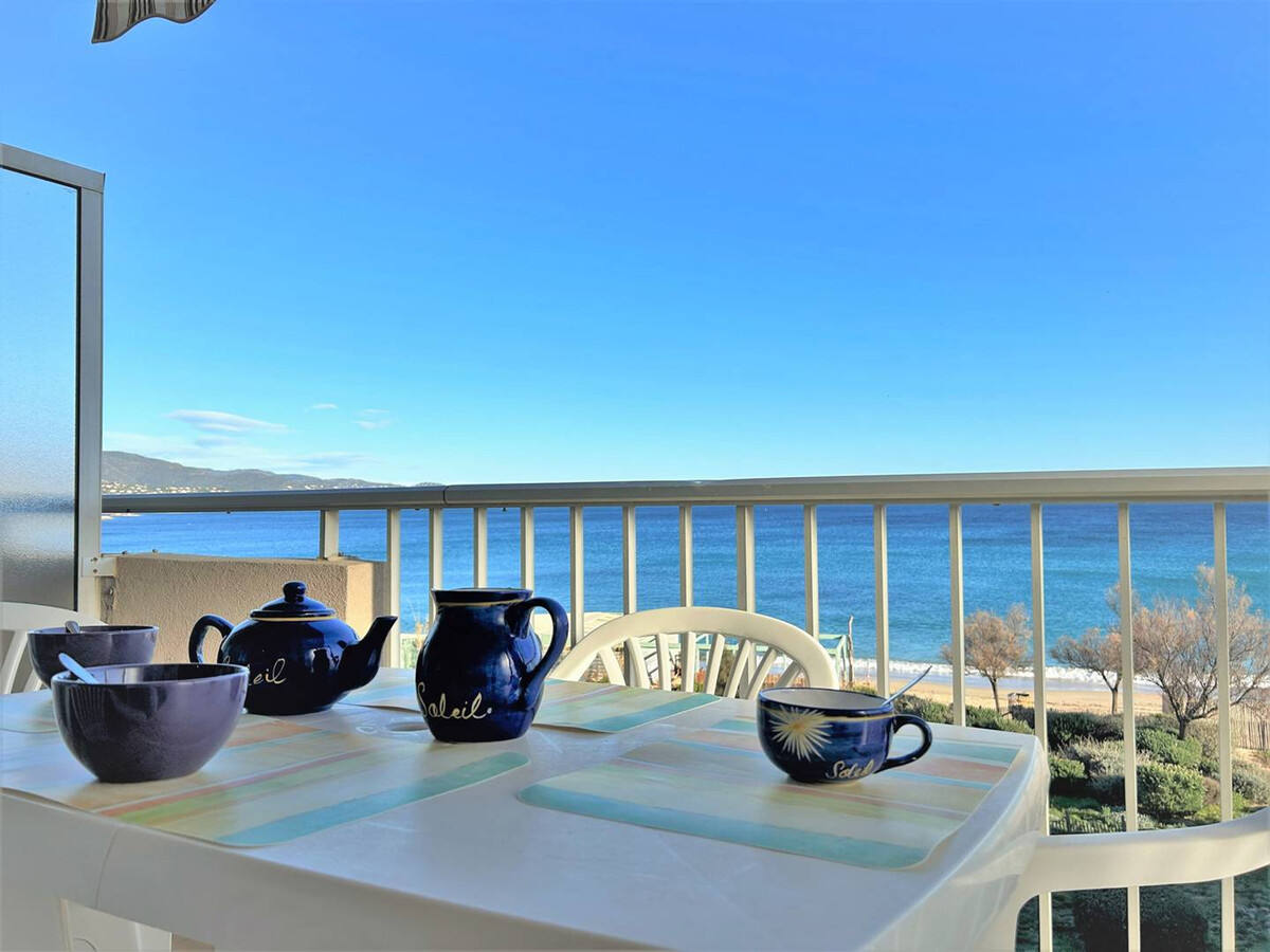Studio au Lavandou, terrasse vue mer panoramique - Photo 10