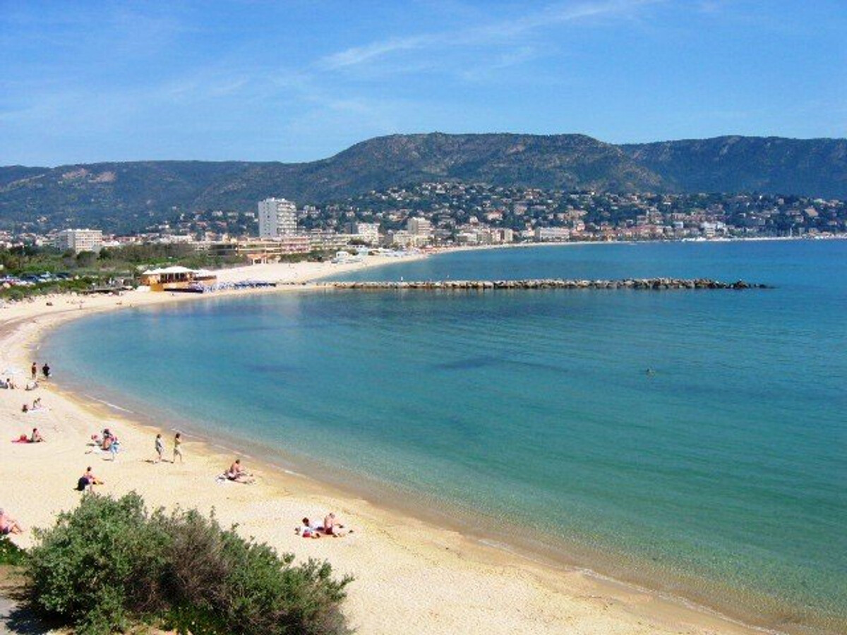 Studio au Lavandou, terrasse vue mer panoramique - Photo 13