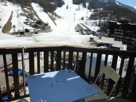 Studio rénové aux Orres, balcon sud, skis aux pieds : photo 9