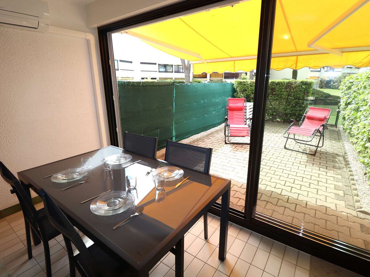 T2 cabine terrasse au Grau-du-Roi, 100m de la plage - Photo 2