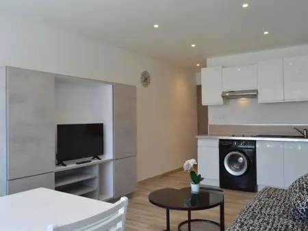 Location appartement à Cap d'Agde, Studio rénové avec parking à 850m de la plage, proche port et commerces - Cap dAgde