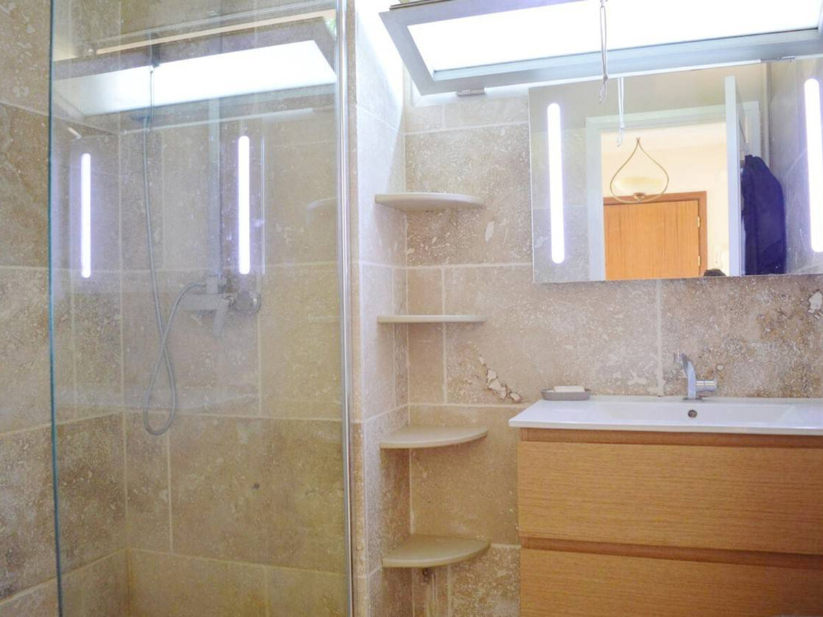 Appartement rez-de-jardin 4 pers., piscine & tennis à Antibes - Photo 13