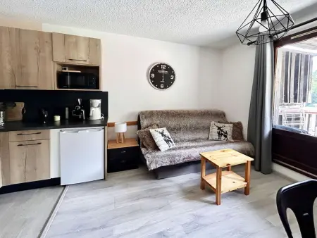 Location appartement à Les Orres, Studio rénové cœur de station, skis aux pieds