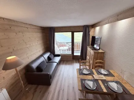 Location appartement à Montgenèvre, Studio ensoleillé avec coin montagne et balcon, face aux pistes de Montgenèvre
