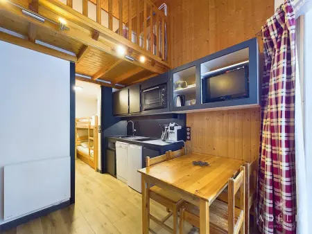Location appartement à Montvalezan La Rosière, Studio mezzanine cosy, 4/5 pers, à 80m des pistes, balcon, TV/DVD, kichenette équipée