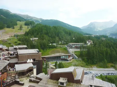 Appartement 2P aux Orres, balcon vue vallée et pistes : photo 8