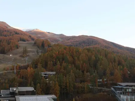 Appartement 2P aux Orres, balcon vue vallée et pistes : photo 9