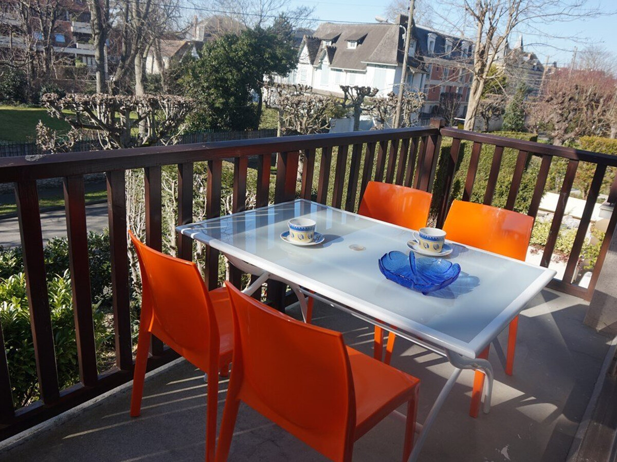 T2 Cabourg avec balcon verdoyant, parking & animaux - Photo 2