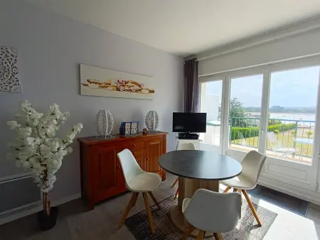 Appartement rénové vue mer, terrasse à 200m des plages : photo 2