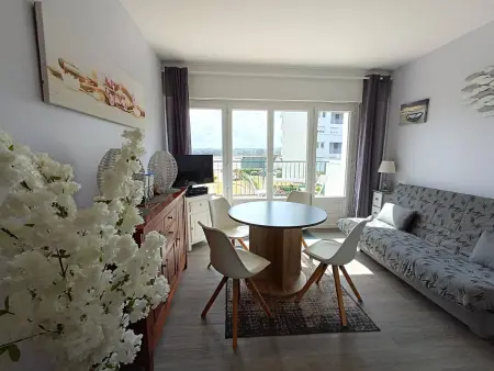 Appartement rénové vue mer, terrasse à 200m des plages : photo 3