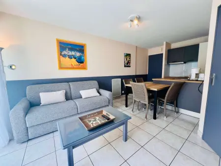 Location appartement à Quiberon, Quiberon : 2 pièces avec balcon, animaux acceptés, parking étroit