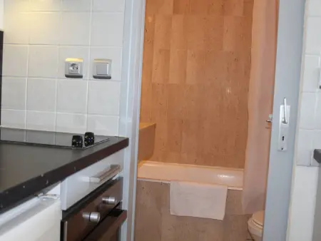 Studio rénové vue mer Baie des Anges à Villeneuve-Loubet : photo 9