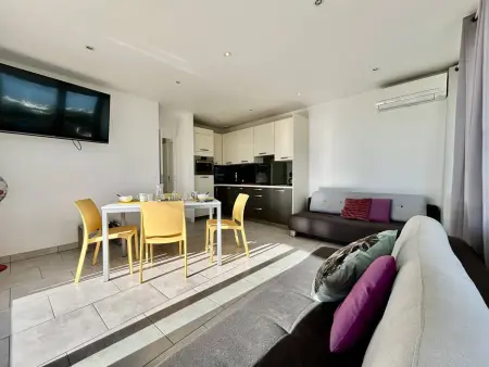 Appart 60m² vue panoramique Marina Baie des Anges, 8e étage : photo 4