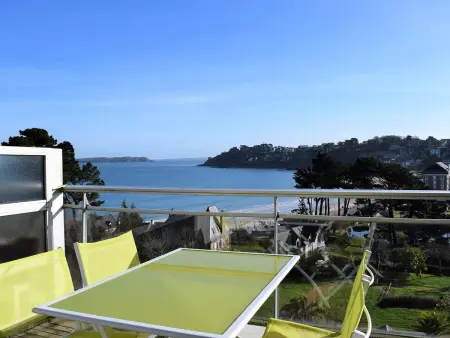 Location appartement à Perros Guirec, Bel Appartement avec Terrasse, Parking Privé et Vue sur Mer à Perros-Guirec
