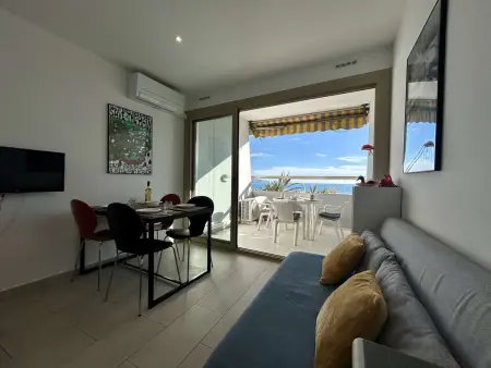 Studio face mer avec terrasse à Villeneuve-Loubet : photo 2