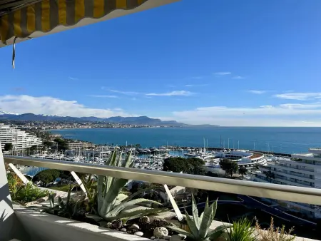 Studio face mer avec terrasse à Villeneuve-Loubet : photo 5
