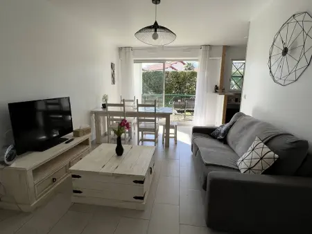 T2 Cambo-les-Bains : terrasse sud, wifi et parking : photo 4