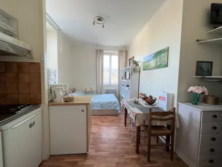 Studio lumineux Cambo-les-Bains, 1er étage, proche thermes : photo 4