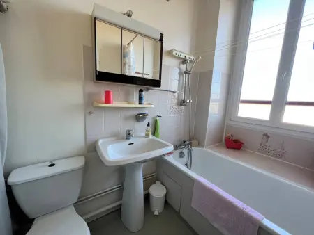 Studio lumineux Cambo-les-Bains, 1er étage, proche thermes : photo 9