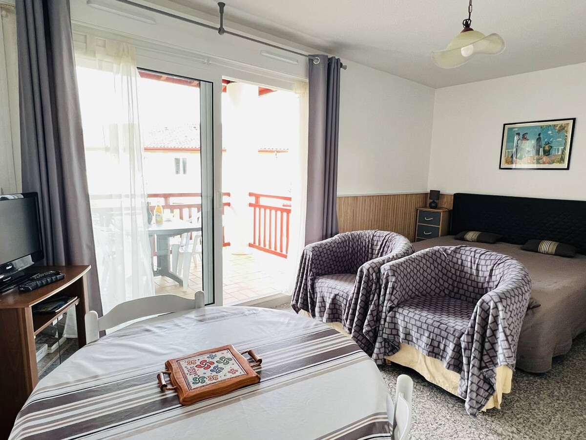 T1 avec balcon et parking à Cambo-les-Bains - Photo 3