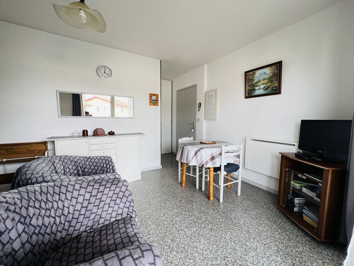 T1 avec balcon et parking à Cambo-les-Bains - Photo 4