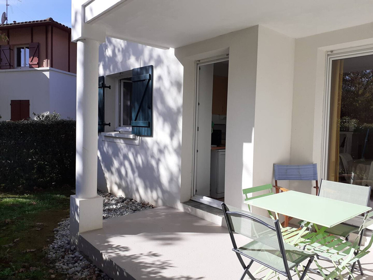 T2 moderne rez-de-chaussée, terrasse et piscine - Photo 12