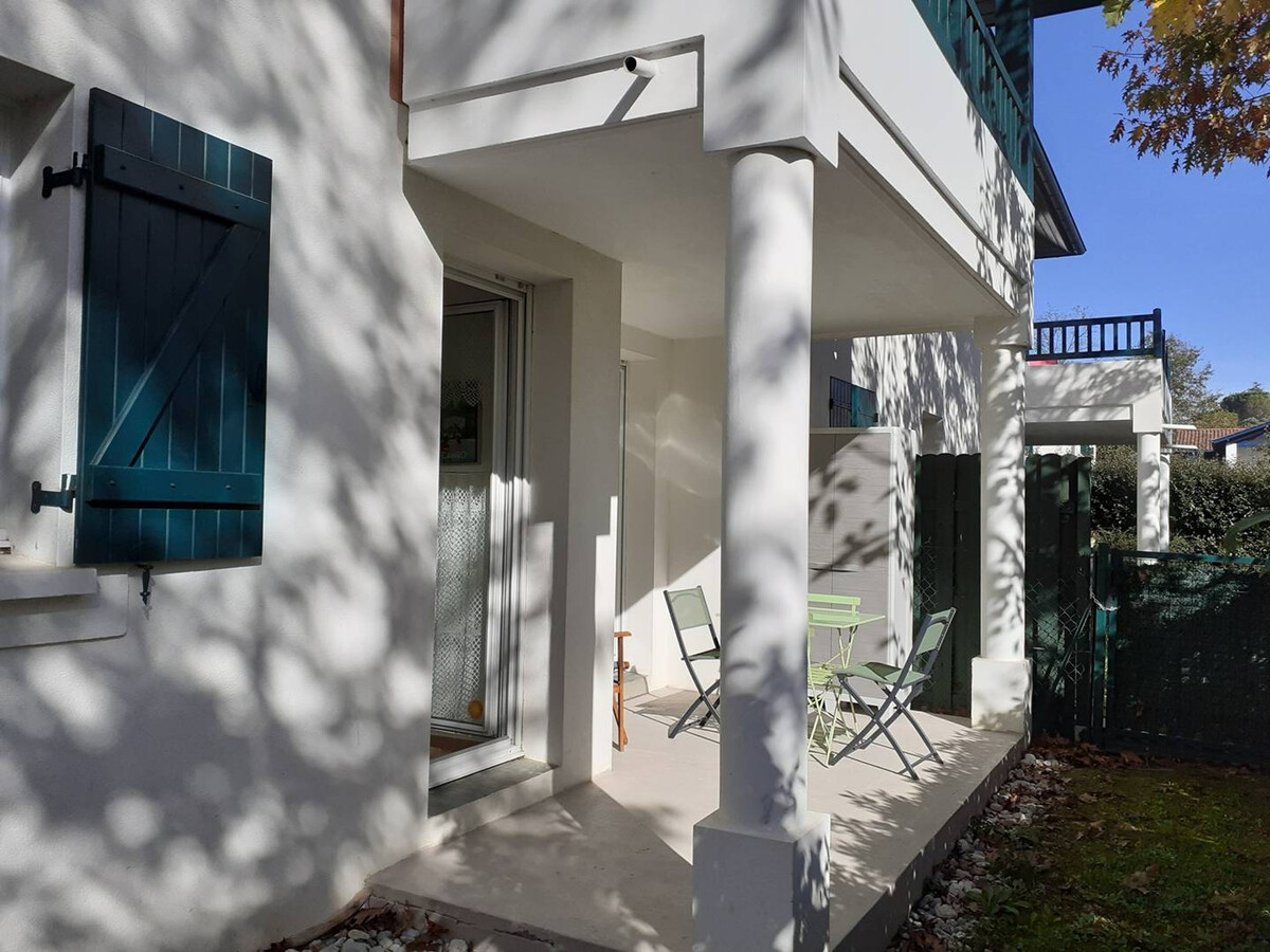 T2 moderne rez-de-chaussée, terrasse et piscine - Photo 13