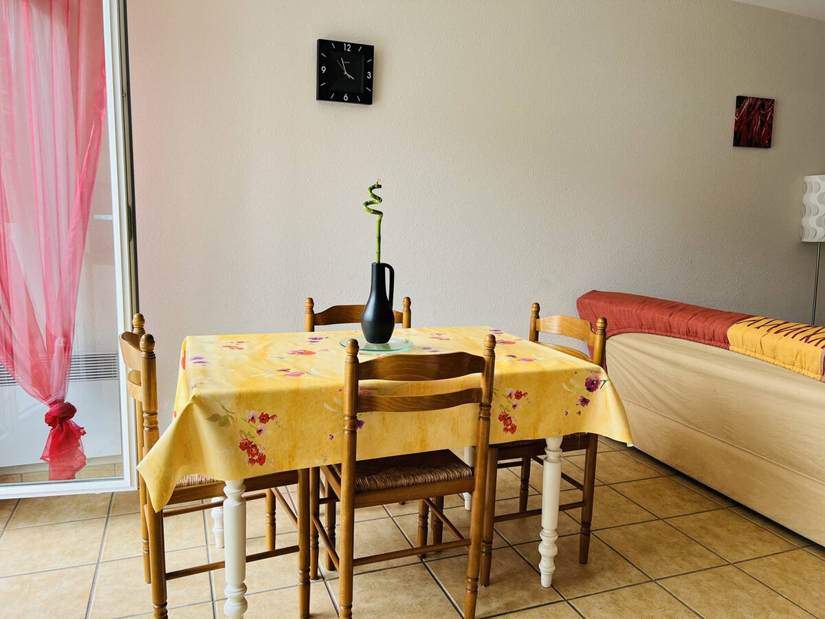 F2 avec piscine et parking à Cambo-les-Bains - Photo 4