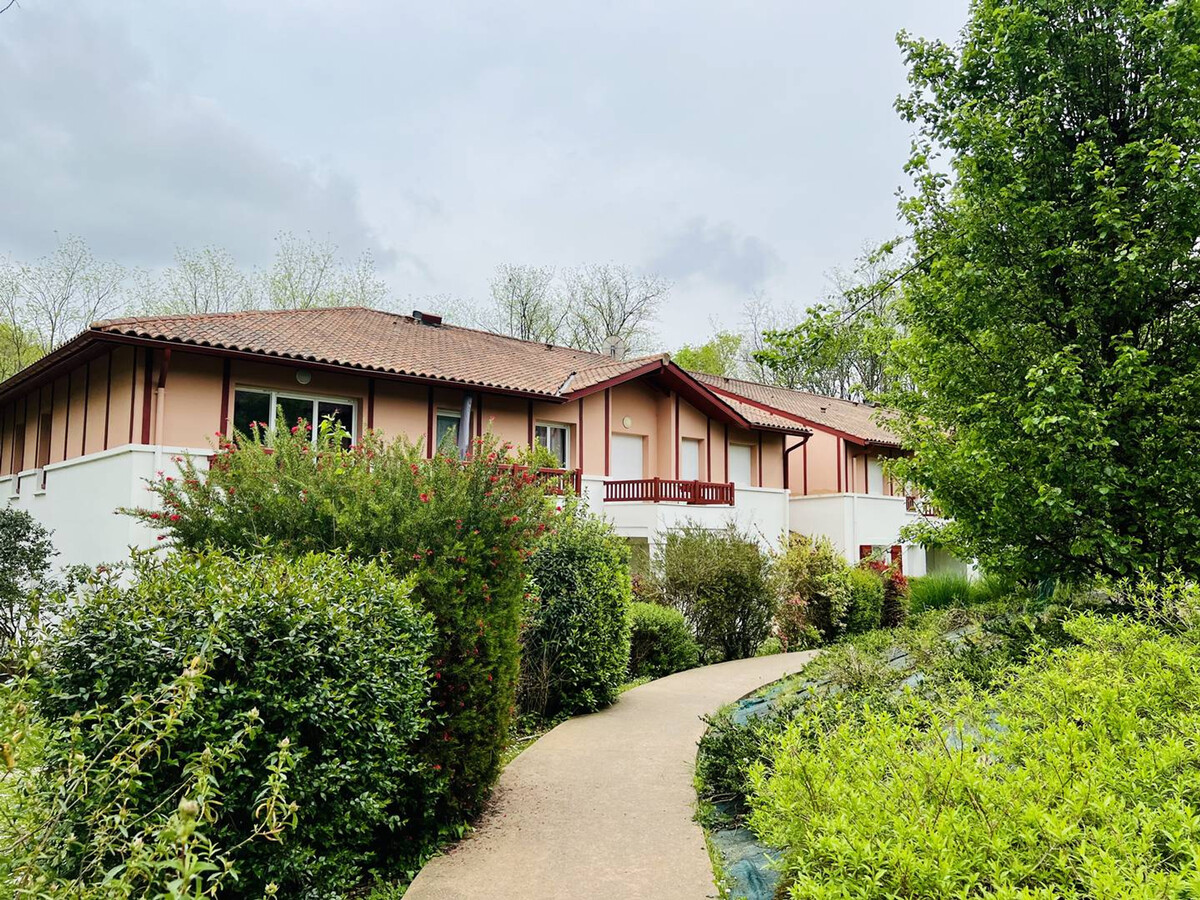 F2 avec piscine et parking à Cambo-les-Bains - Photo 13