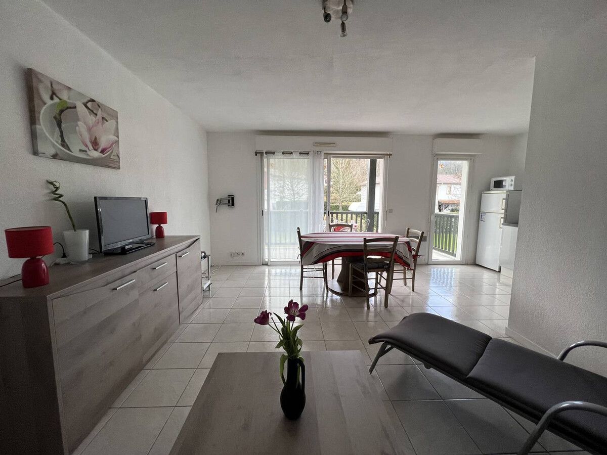 T2 lumineux avec terrasse à Cambo-les-Bains - Photo 2