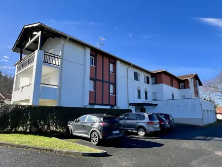 Location appartement à Cambo les Bains, T2 bis lumineux avec terrasse, Cambo-les-Bains