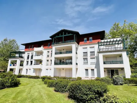 Location appartement à Cambo les Bains, Cambo-les-Bains: T2 avec piscine et parking sécurisé