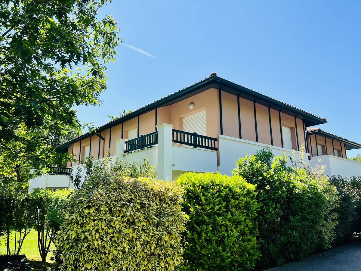 T2 Cambo-les-Bains : terrasse, piscine et parking - Photo 1