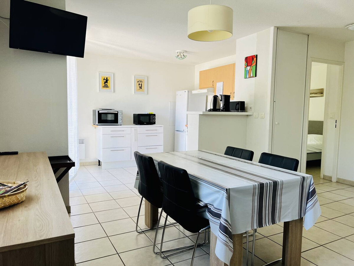 T2 Cambo-les-Bains : terrasse, piscine et parking - Photo 5