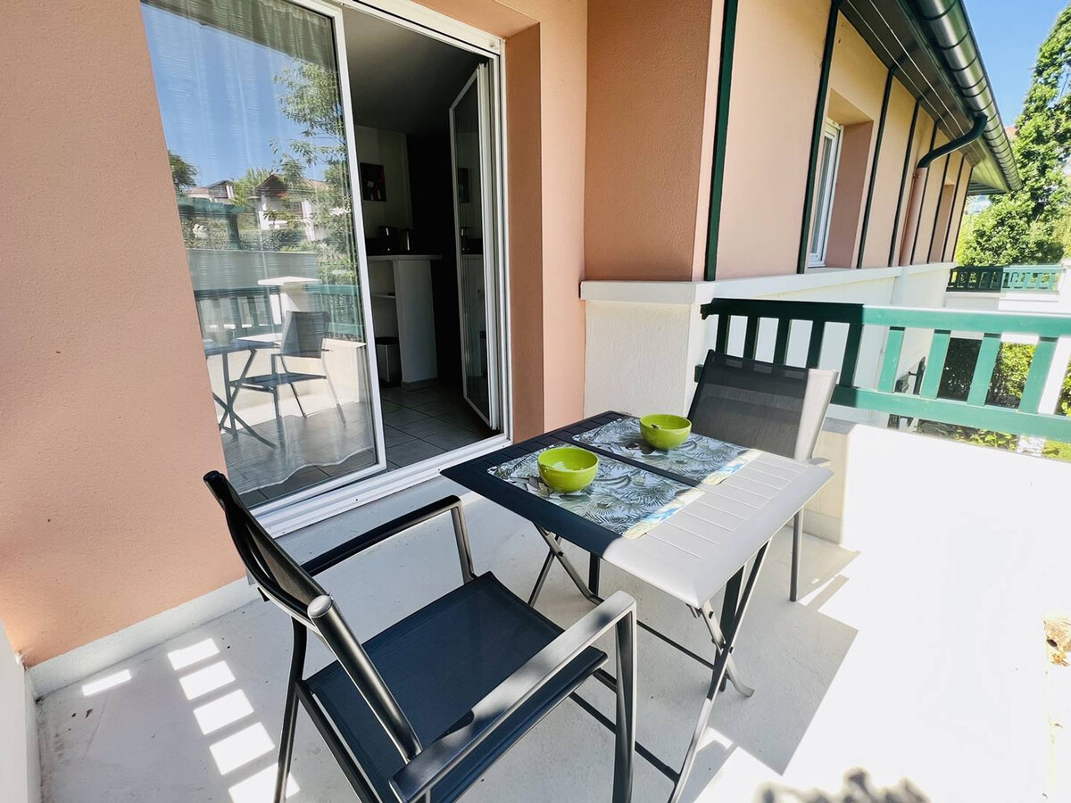 T2 Cambo-les-Bains : terrasse, piscine et parking - Photo 11