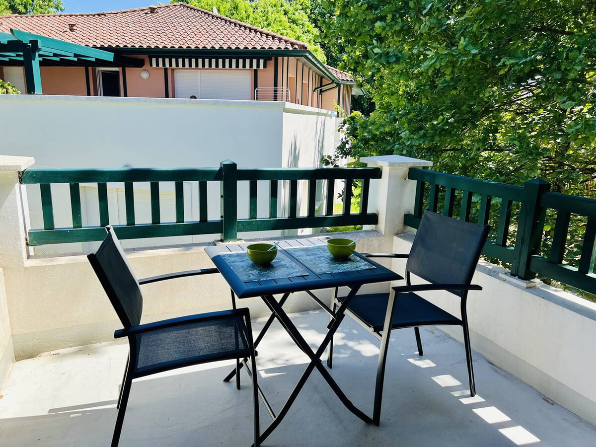 T2 Cambo-les-Bains : terrasse, piscine et parking - Photo 12
