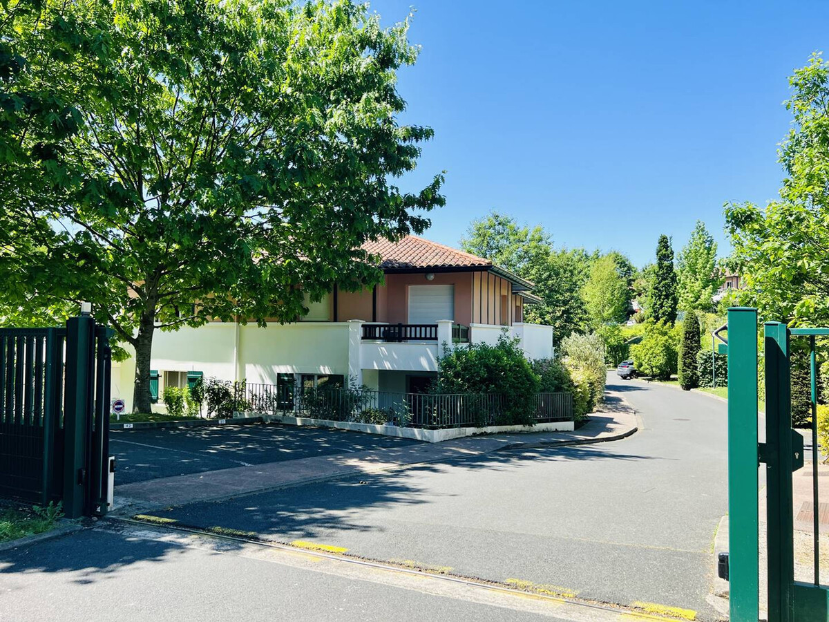 T2 Cambo-les-Bains : terrasse, piscine et parking - Photo 13