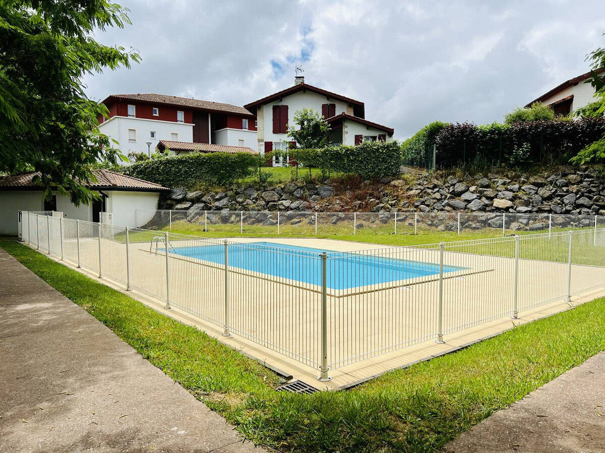 T2 Cambo-les-Bains : terrasse, piscine et parking - Photo 14