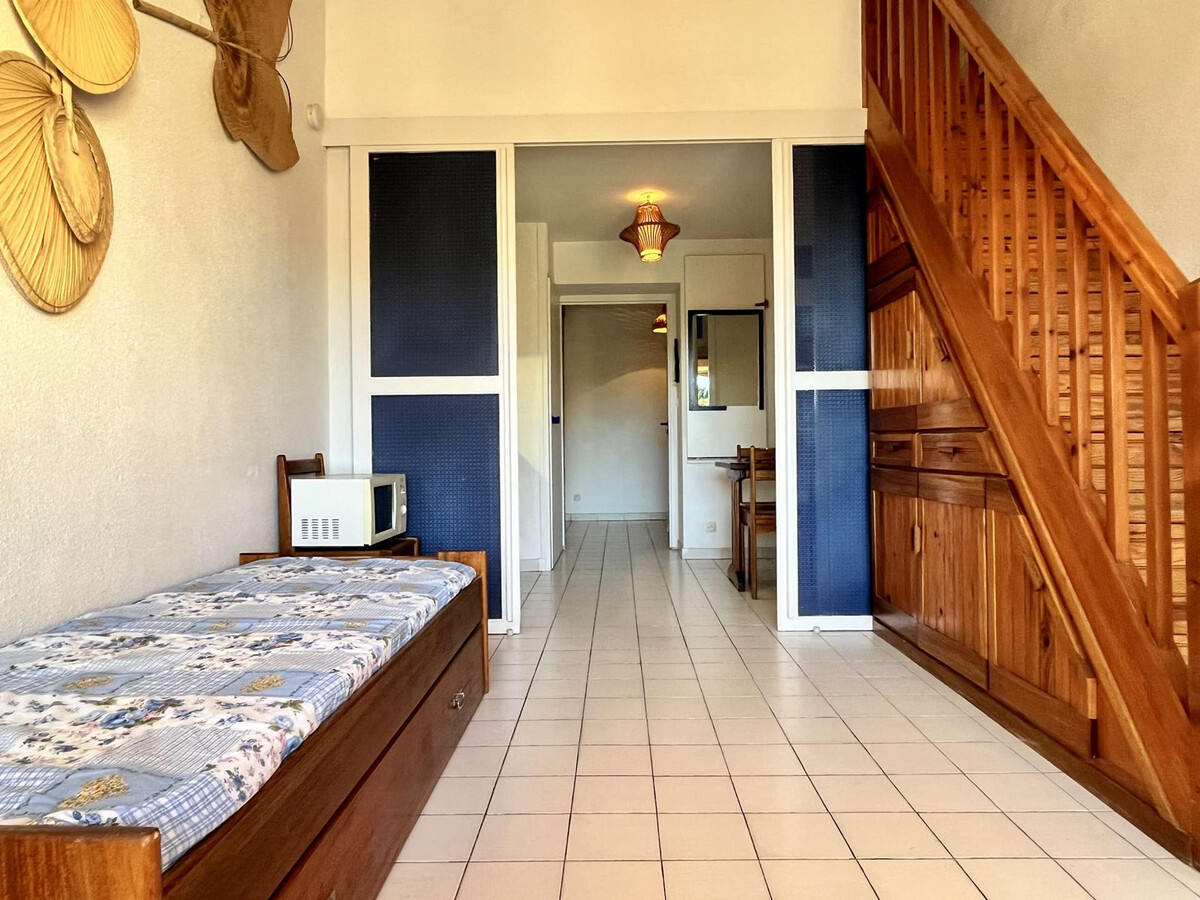 Studio mezzanine avec 2 piscines à 400m de la plage - Photo 7
