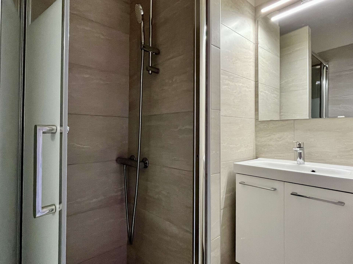 Studio mezzanine avec 2 piscines à 400m de la plage - Photo 13