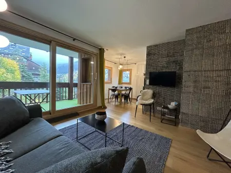 Location appartement à Méribel, Appartement cosy 2 chambres, proche commodités et pistes, balcon sud, parking, piscine été