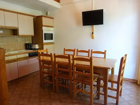 Location appartement à Arêches Beaufort, Duplex 7 pers 2 étoiles, pied des pistes et randonnées, parking, balcon, WiFi optionnel