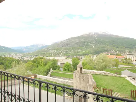Grand studio 40m² balcon sud/ouest à Briançon : photo 4