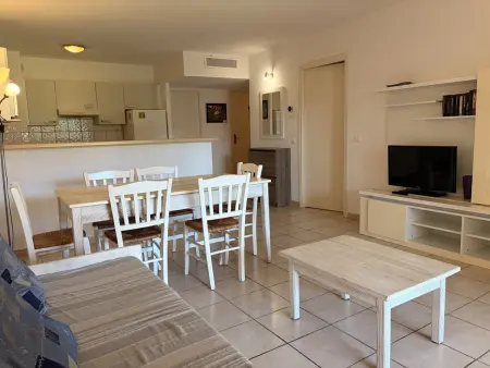 T3 climatisé avec piscine à 150m de la plage : photo 7
