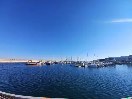 T3 climatisé avec piscine à 150m de la plage : photo 18