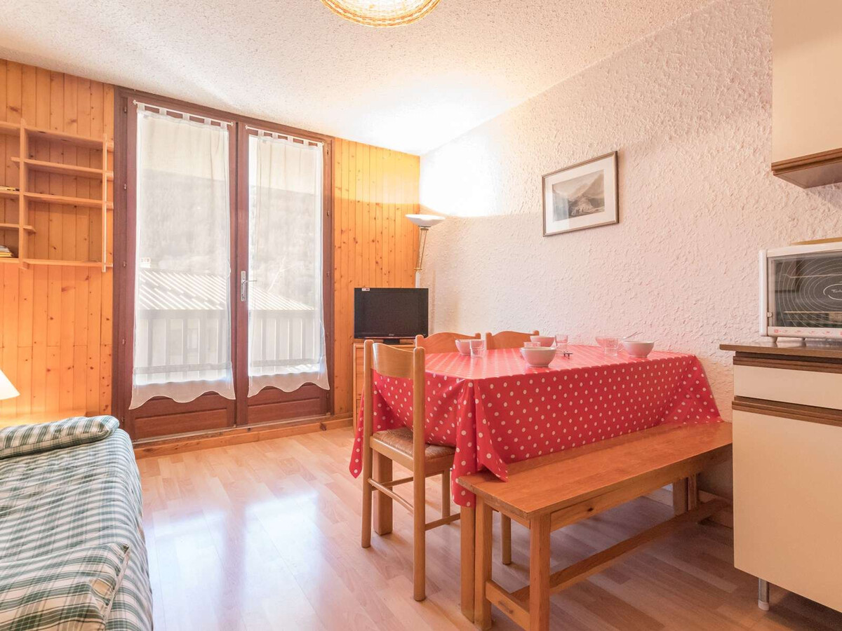 T2 Briançon, balcon vue montagne et parking privé - Photo 7